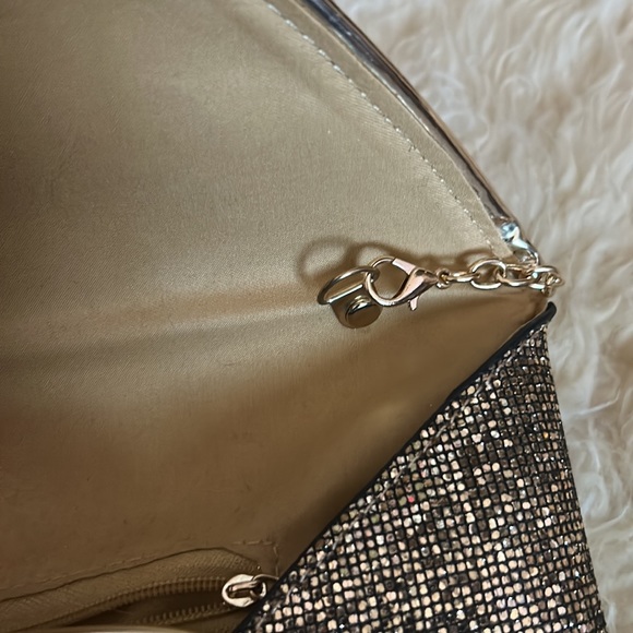 Evening Clutch-gold-with detachable gold chain - Picture 8 of 12